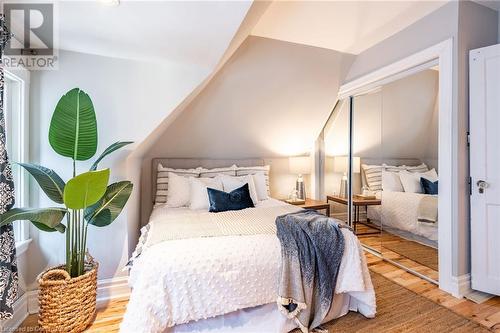 198 Duke Street, Hamilton, ON - Indoor Photo Showing Bedroom