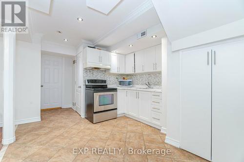 891 Stonebridge Avenue, Mississauga (East Credit), ON - Indoor Photo Showing Kitchen With Upgraded Kitchen