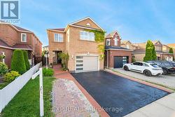 891 STONEBRIDGE AVENUE  Mississauga, ON L5V 2L3