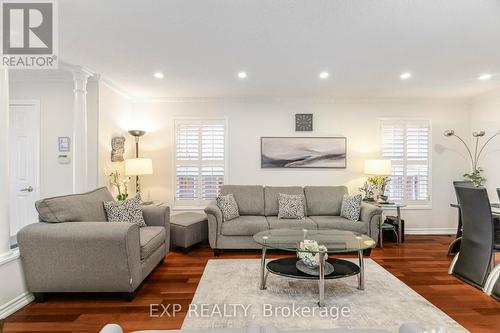 891 Stonebridge Avenue, Mississauga, ON - Indoor Photo Showing Living Room