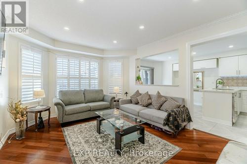 891 Stonebridge Avenue, Mississauga, ON - Indoor Photo Showing Living Room