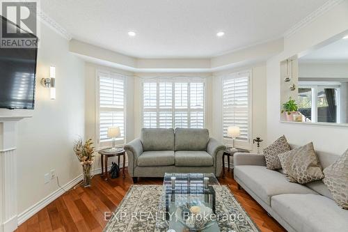 891 Stonebridge Avenue, Mississauga, ON - Indoor Photo Showing Living Room