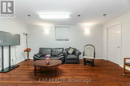 891 Stonebridge Avenue, Mississauga, ON - Indoor Photo Showing Living Room