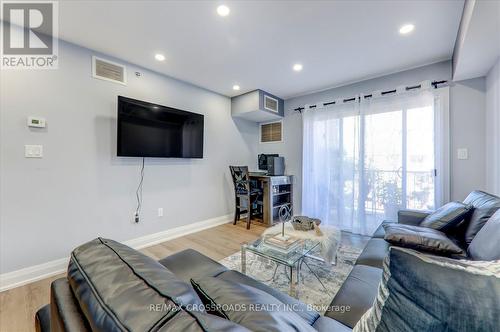 435 - 5225 Finch Avenue E, Toronto, ON - Indoor Photo Showing Living Room