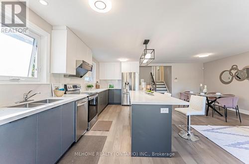 1266 Pallatine Drive, Oakville, ON - Indoor Photo Showing Kitchen With Double Sink With Upgraded Kitchen