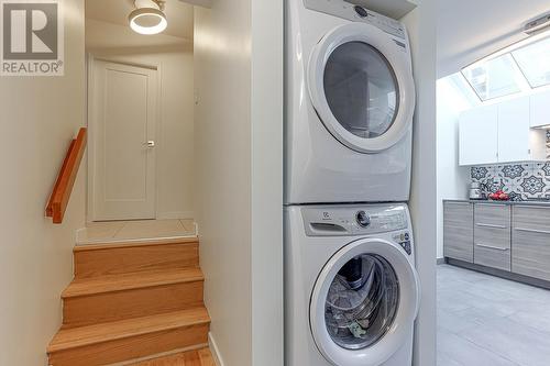 2229 Oak Street, Vancouver, BC - Indoor Photo Showing Laundry Room