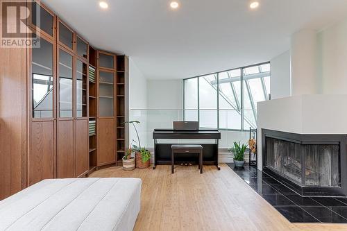 2229 Oak Street, Vancouver, BC - Indoor With Fireplace