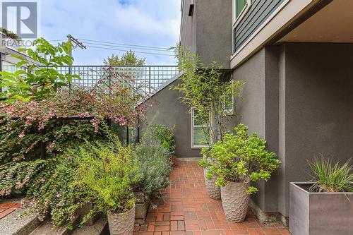 2229 Oak Street, Vancouver, BC - Outdoor