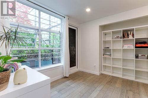 2229 Oak Street, Vancouver, BC - Indoor