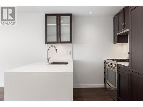 804 5665 Boundary Road, Vancouver, BC - Indoor Photo Showing Kitchen