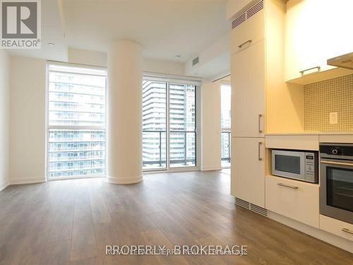 4212 - 87 Peter Street, Toronto (Waterfront Communities), ON - Indoor Photo Showing Kitchen