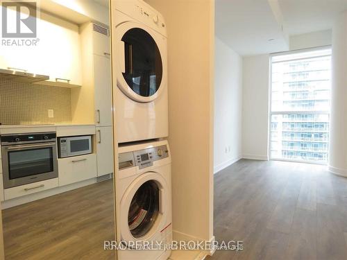 4212 - 87 Peter Street, Toronto (Waterfront Communities), ON - Indoor Photo Showing Laundry Room