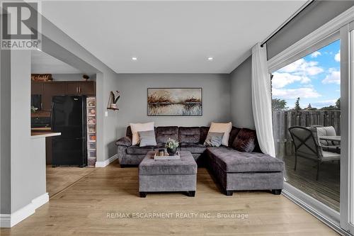 3 - 1190 Upper Ottawa Street, Hamilton, ON - Indoor Photo Showing Living Room