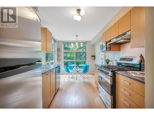 307 9319 University Crescent, Burnaby, BC - Indoor Photo Showing Kitchen With Upgraded Kitchen