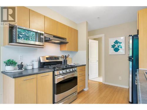 307 9319 University Crescent, Burnaby, BC - Indoor Photo Showing Kitchen