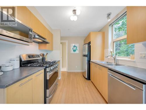 307 9319 University Crescent, Burnaby, BC - Indoor Photo Showing Kitchen With Double Sink