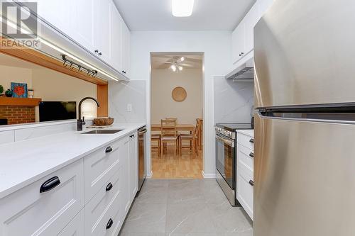 234 7651 Minoru Boulevard, Richmond, BC - Indoor Photo Showing Kitchen