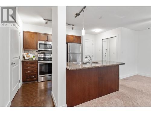 302 2468 Atkins Avenue, Port Coquitlam, BC - Indoor Photo Showing Kitchen With Stainless Steel Kitchen With Double Sink