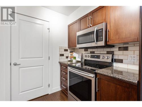 302 2468 Atkins Avenue, Port Coquitlam, BC - Indoor Photo Showing Kitchen