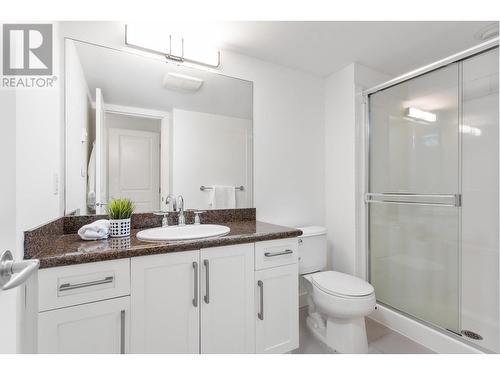 302 2468 Atkins Avenue, Port Coquitlam, BC - Indoor Photo Showing Bathroom