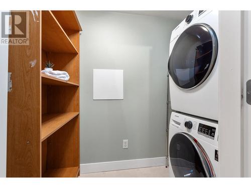 302 2468 Atkins Avenue, Port Coquitlam, BC - Indoor Photo Showing Laundry Room