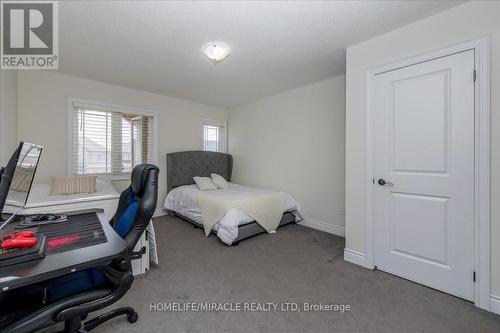 32 Peacock Trail, New Tecumseth, ON - Indoor Photo Showing Bedroom