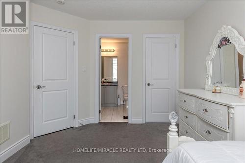 32 Peacock Trail, New Tecumseth, ON - Indoor Photo Showing Bedroom