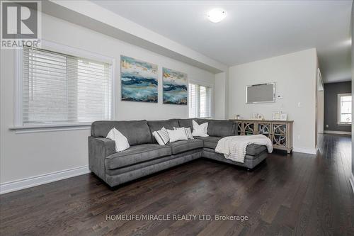 32 Peacock Trail, New Tecumseth, ON - Indoor Photo Showing Living Room