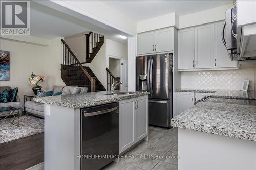 32 Peacock Trail, New Tecumseth, ON - Indoor Photo Showing Kitchen