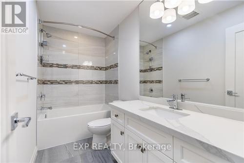 7 - 35 Midhurst Heights, Hamilton, ON - Indoor Photo Showing Bathroom