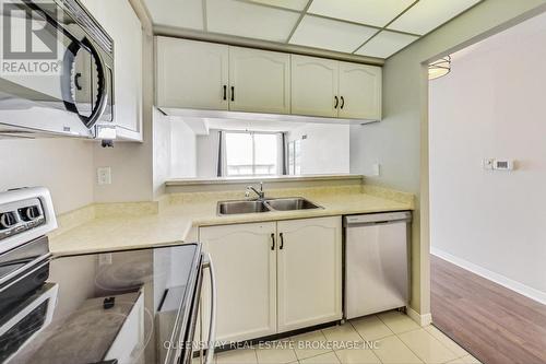 501 - 495 Highway 8, Hamilton (Stoney Creek), ON - Indoor Photo Showing Kitchen With Double Sink