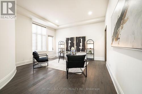 72 Grayfield Drive, Whitchurch-Stouffville, ON - Indoor Photo Showing Living Room