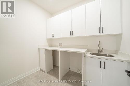 72 Grayfield Drive, Whitchurch-Stouffville, ON - Indoor Photo Showing Laundry Room