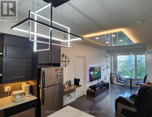 209 - 277 South Park Road, Markham (Commerce Valley), ON - Indoor Photo Showing Kitchen