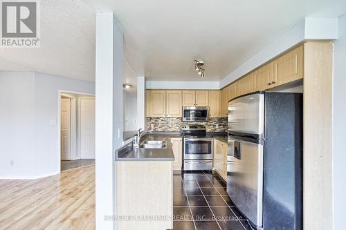 5859 Blue Spruce Avenue, Burlington (Orchard), ON - Indoor Photo Showing Kitchen With Double Sink