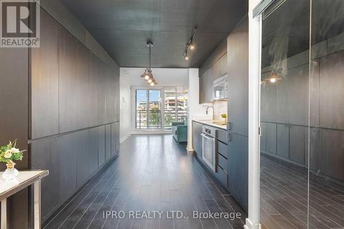 343 - 10 Capreol Court, Toronto, ON - Indoor Photo Showing Kitchen