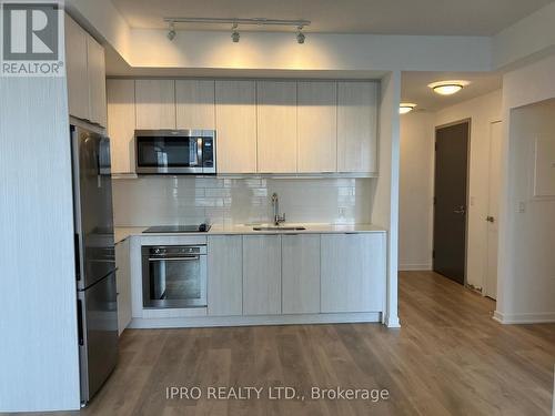 611 - 38 Forest Manor Road, Toronto (Henry Farm), ON - Indoor Photo Showing Kitchen