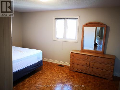 4471 Weeping Willow Drive, Mississauga, ON - Indoor Photo Showing Bedroom