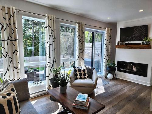 Salon - 50 Av. Du Parc, Gore, QC - Indoor Photo Showing Living Room