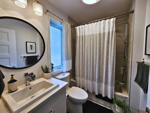 Salle de bains - 50 Av. Du Parc, Gore, QC - Indoor Photo Showing Bathroom