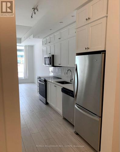 233 - 55 Duke Street, Kitchener, ON - Indoor Photo Showing Kitchen