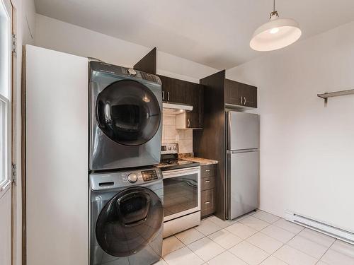 Cuisine - 6933  - 6935 Av. D'Outremont, Montréal (Villeray/Saint-Michel/Parc-Extension), QC - Indoor Photo Showing Laundry Room