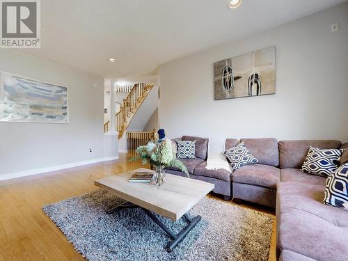 160 Nantucket Drive, Richmond Hill (Oak Ridges Lake Wilcox), ON - Indoor Photo Showing Living Room