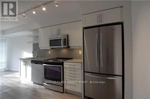 1107 - 400 Adelaide Street E, Toronto, ON - Indoor Photo Showing Kitchen