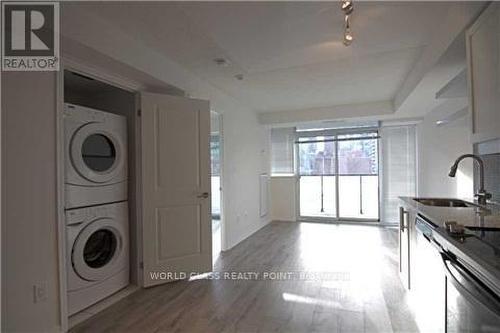 1107 - 400 Adelaide Street E, Toronto (Moss Park), ON - Indoor Photo Showing Laundry Room