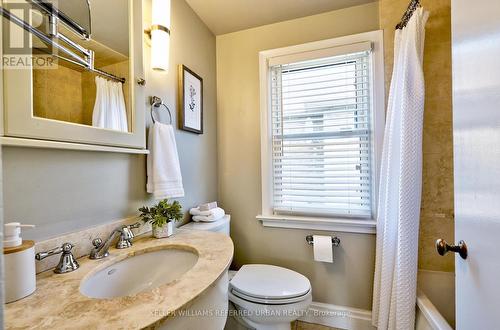 54 Robin Hood Road, Toronto (Edenbridge-Humber Valley), ON - Indoor Photo Showing Bathroom