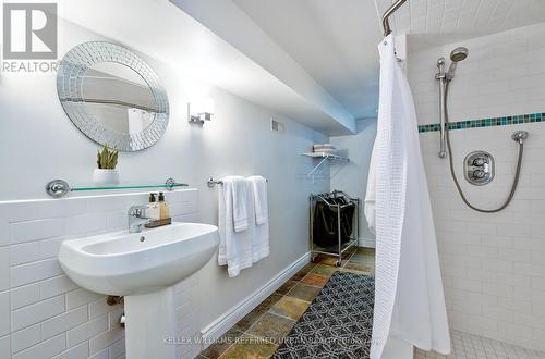 54 Robin Hood Road, Toronto (Edenbridge-Humber Valley), ON - Indoor Photo Showing Bathroom