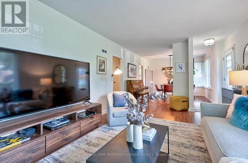 54 Robin Hood Road, Toronto (Edenbridge-Humber Valley), ON - Indoor Photo Showing Living Room