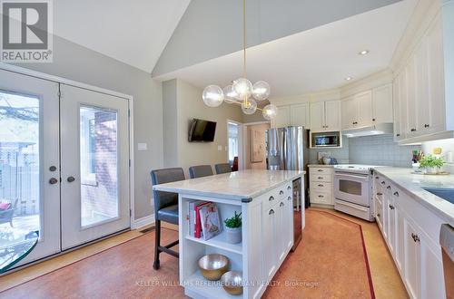 54 Robin Hood Road, Toronto (Edenbridge-Humber Valley), ON - Indoor Photo Showing Kitchen With Upgraded Kitchen