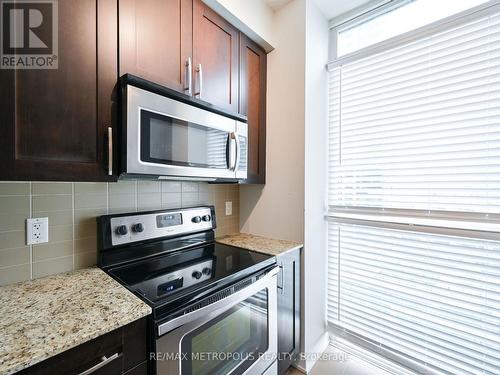 1004 - 4070 Confederation Parkway, Mississauga (Creditview), ON - Indoor Photo Showing Kitchen